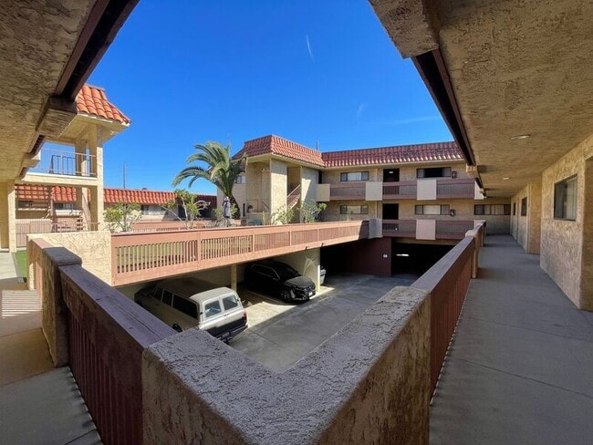 949 W 26th St in Los Angeles, CA - Building Photo - Building Photo