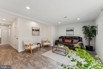 9769 Lakepointe Dr in Burke, VA - Building Photo - Building Photo