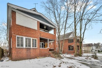 1030 Wheelock Rd in Cleveland, OH - Foto de edificio - Building Photo