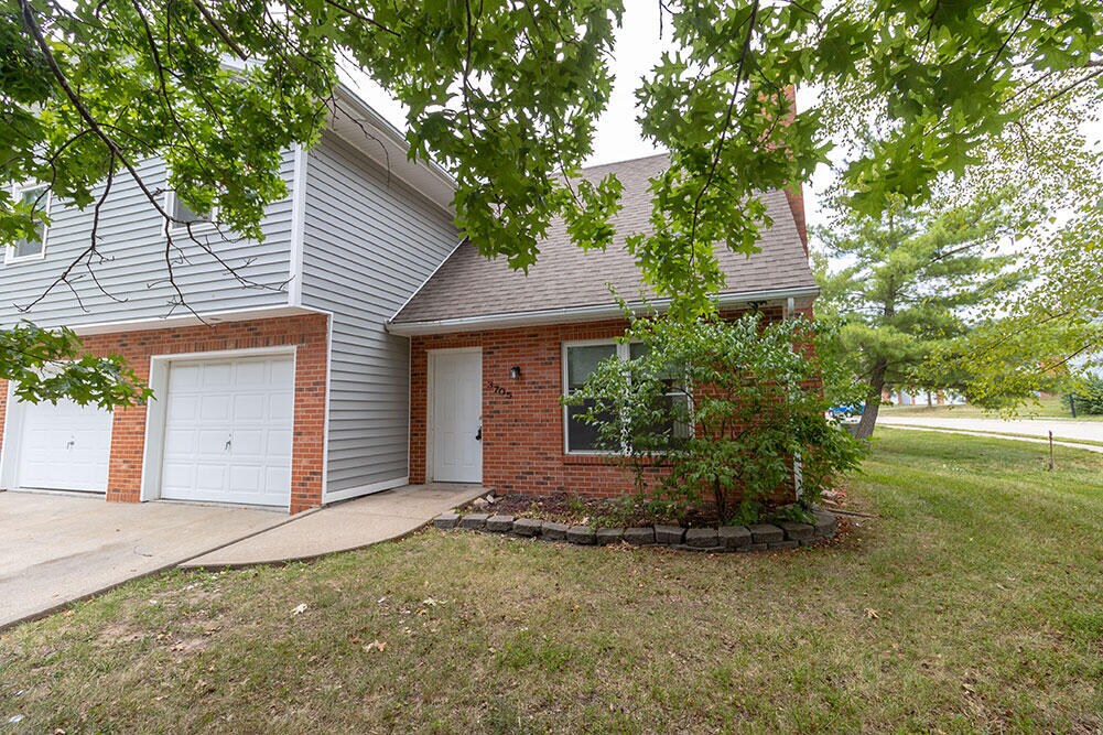3705 Hermitage Rd in Columbia, MO - Building Photo