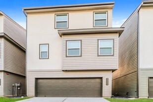 18427 Idyllic Aly in Shenandoah, TX - Building Photo