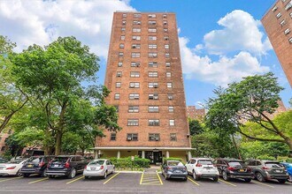 33-34 Crescent St in Queens, NY - Foto de edificio - Building Photo