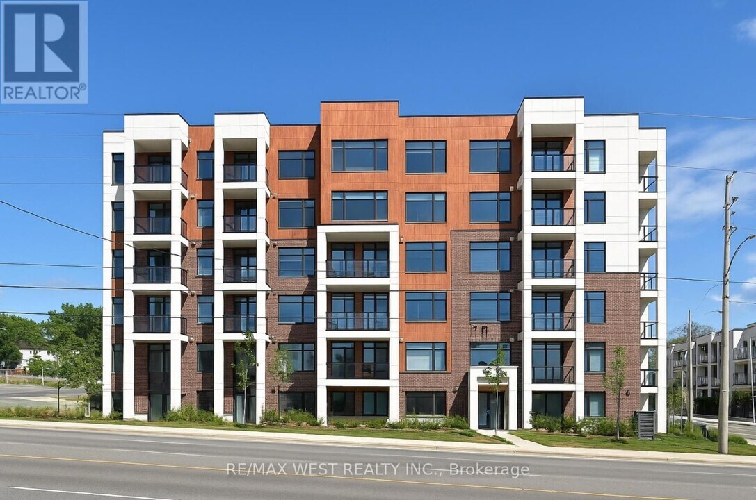 160-160 Canon Jackson Dr in Toronto, ON - Building Photo