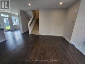 28 Chasing Grv in Ottawa, ON - Building Photo - Building Photo