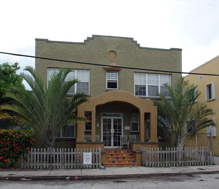 Third Street Apartments in Miami, FL - Building Photo