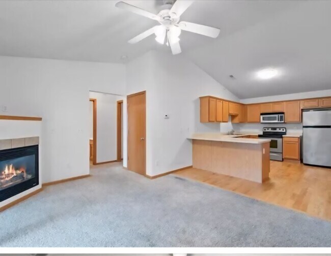 1000 Duchess Dr, Unit 12 in Solon, IA - Building Photo - Building Photo