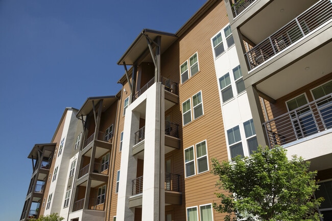Altaire at Millenia in Orlando, FL - Building Photo - Building Photo
