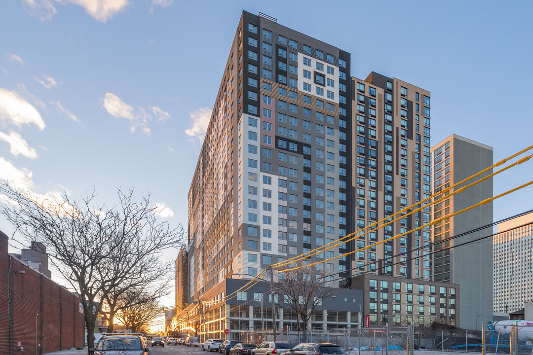 Hillside Tower in Jamaica, NY - Building Photo