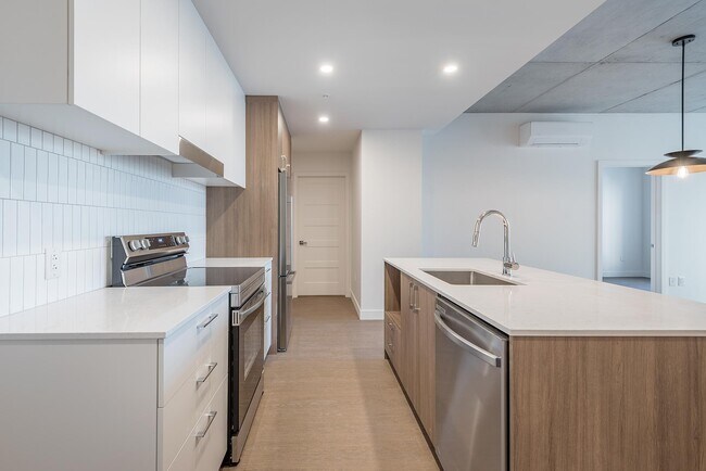 220 Bd Harwood in Vaudreuil-dorion, QC - Building Photo - Building Photo