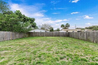 6821-6825 NW 11th Place Unit 6825 in Plantation, FL - Foto de edificio - Building Photo