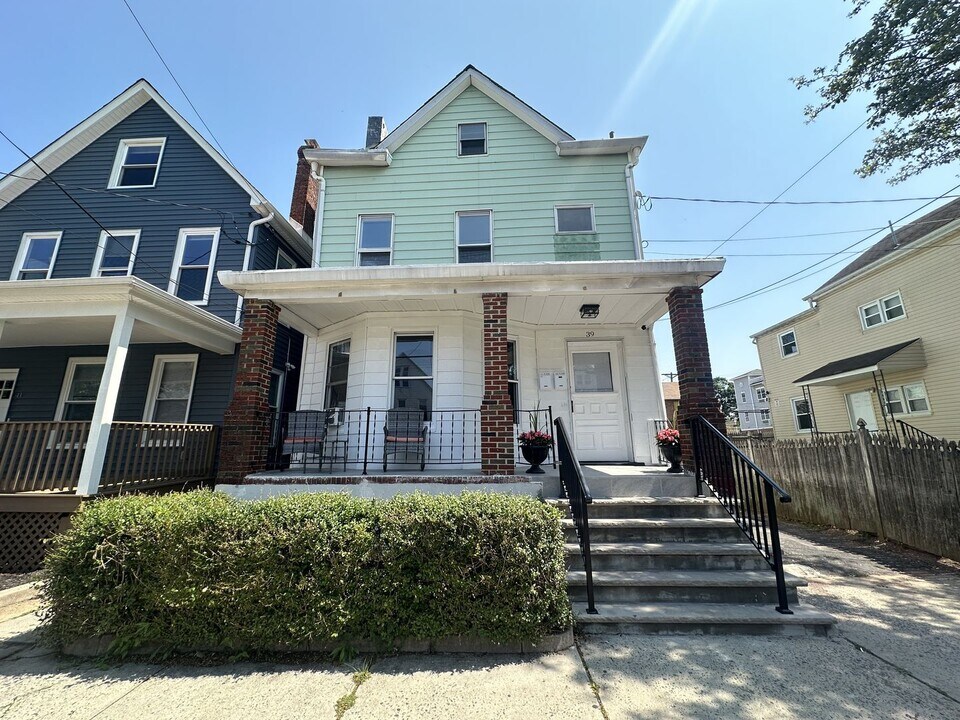 39 Guilden St in New Brunswick, NJ - Building Photo