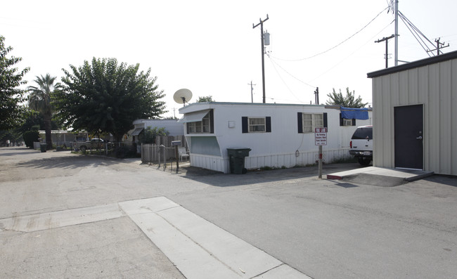 2420 Wedding Ln in Bakersfield, CA - Building Photo - Building Photo