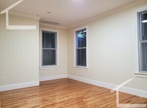 14 Harris St in Brookline, MA - Building Photo - Building Photo