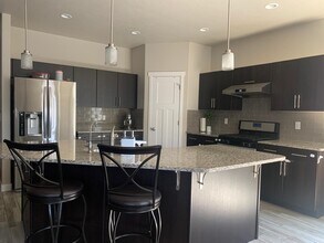 593 W Life Dr in Bluffdale, UT - Building Photo - Building Photo