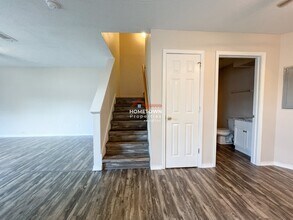 2301 W Michigan Ave-Unit -Apt 24 in Pensacola, FL - Foto de edificio - Building Photo
