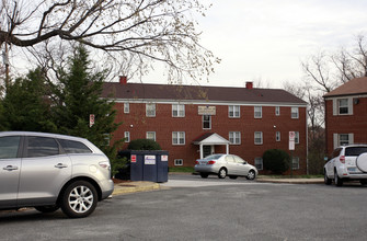 Buckingham Village in Arlington, VA - Foto de edificio - Building Photo