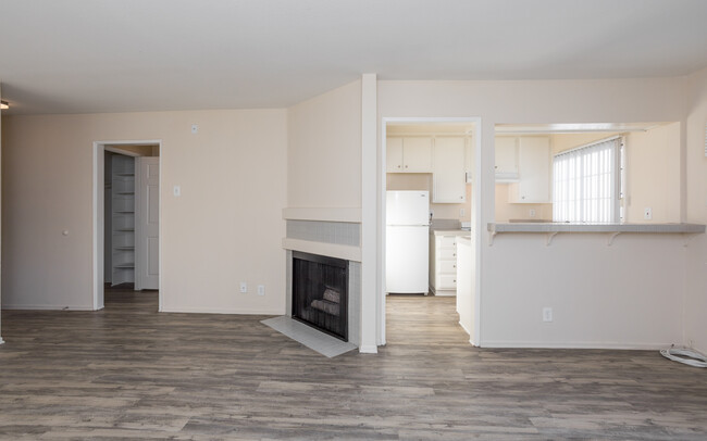 Lido Apartments - 3462 Mentone Ave in Los Angeles, CA - Foto de edificio - Interior Photo