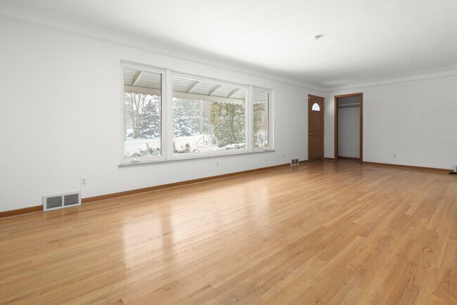 2740 Judah Rd in Lake Orion, MI - Building Photo - Building Photo