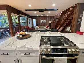 11616 Chenault St in Los Angeles, CA - Building Photo - Building Photo
