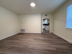 3958 Brentwood Rd in Pittsburgh, PA - Foto de edificio - Building Photo