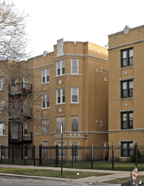 6103-6107 N Claremont Ave in Chicago, IL - Building Photo