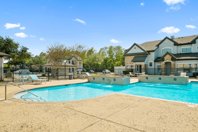 Champion Townhomes on the Green in Houston, TX - Building Photo - Building Photo