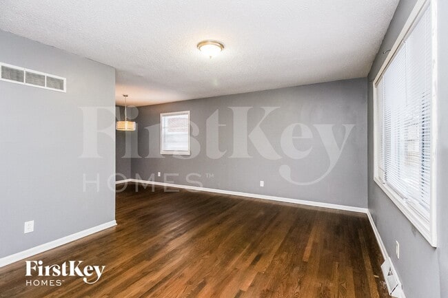 4900 N Sycamore Dr in Kansas City, MO - Foto de edificio - Building Photo