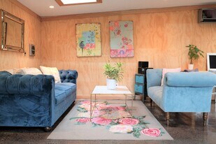 10733 Phinney Ave N, Unit A in Seattle, WA - Building Photo