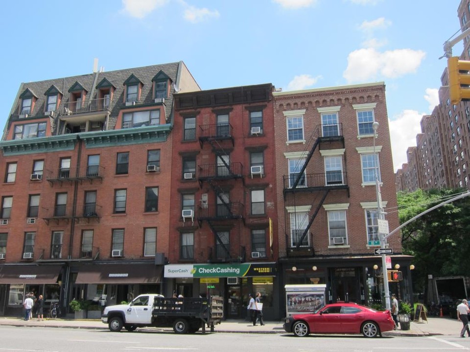 244 10th Avenue in New York, NY - Building Photo