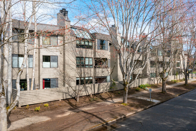 Windermere North Condo in Seattle, WA - Building Photo - Building Photo