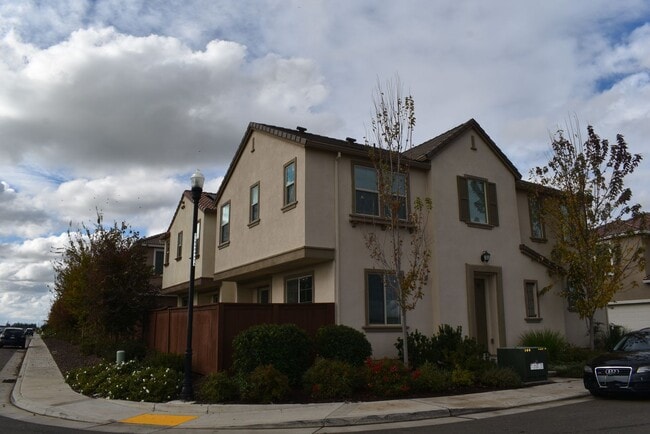 10630 Trill Wy in Elk Grove, CA - Building Photo - Building Photo