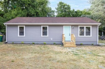 1804 Freeman St in Hopewell, VA - Foto de edificio - Building Photo