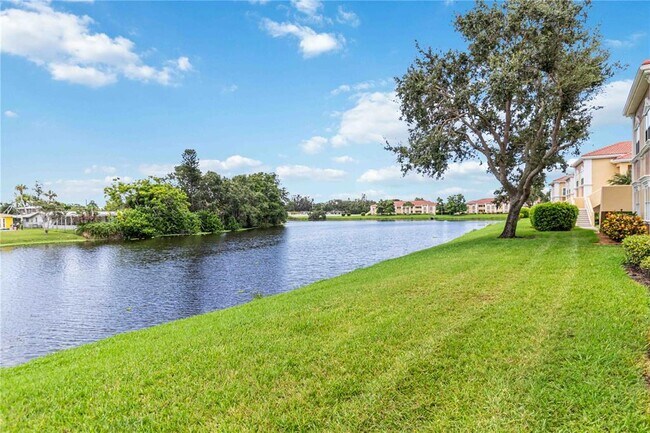 1050 Villagio Cir in Sarasota, FL - Foto de edificio - Building Photo