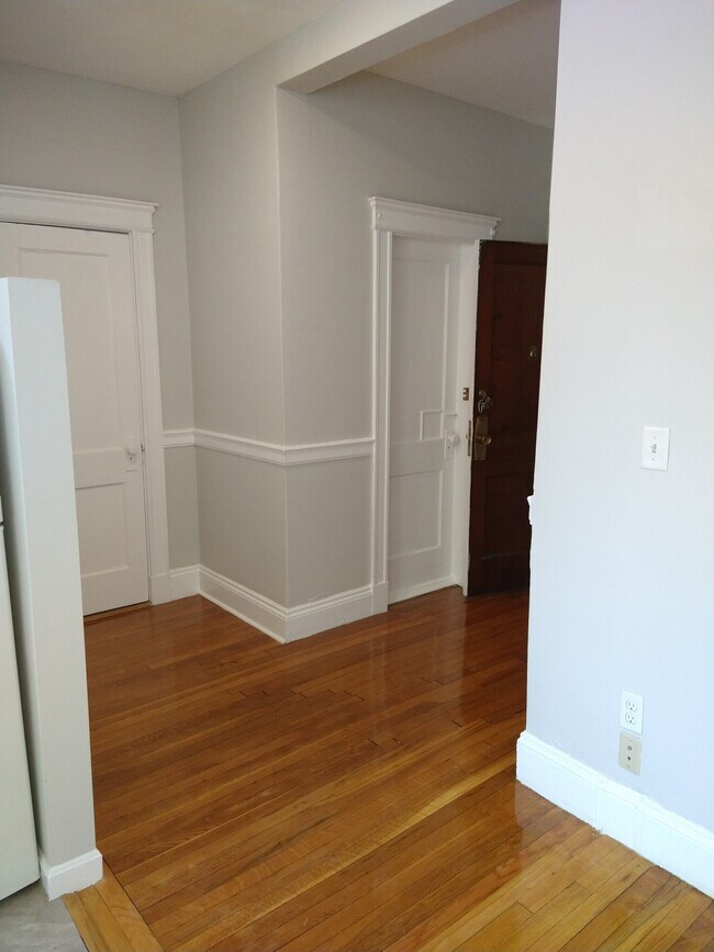 1121 Commonwealth Ave, Unit 10 in Boston, MA - Building Photo - Building Photo