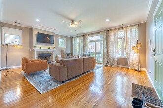 633 E Bowen Ave in Chicago, IL - Building Photo - Building Photo