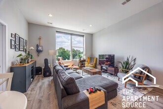 2247 W Lawrence Ave in Chicago, IL - Building Photo - Building Photo