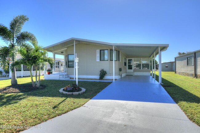 561 Dolphin Cir in Sebastian, FL - Building Photo - Building Photo