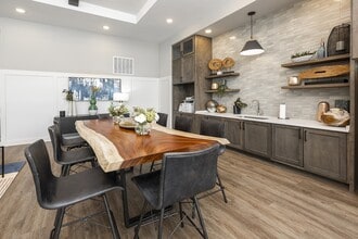 The Clarke at Kendall Town Apartments in Jacksonville, FL - Foto de edificio - Building Photo