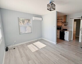 536 Roanoke St in Dunedin, FL - Foto de edificio - Building Photo