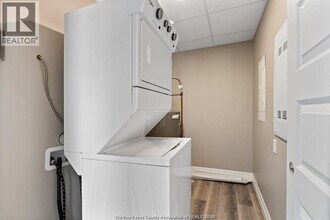 955 Ouellette Ave in Windsor, ON - Building Photo - Building Photo