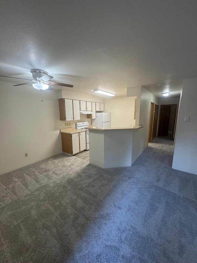 Forest Green Apartments in Beaverton, OR - Foto de edificio - Building Photo