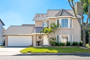 8120 Rancho Arroyo St in Paramount, CA - Building Photo