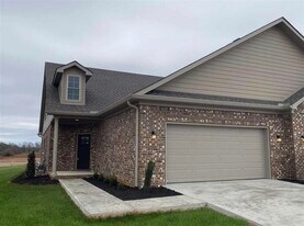 527 Cumberland Pointe Ln in Bowling Green, KY - Building Photo