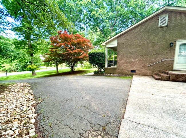 4515 Carving Tree Dr in Mint Hill, NC - Building Photo - Building Photo