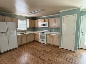 408 N Ave C in Bishop, TX - Building Photo - Building Photo