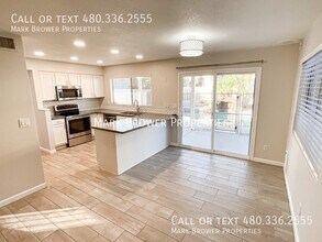 4102 E Woodland Dr in Phoenix, AZ - Building Photo - Building Photo