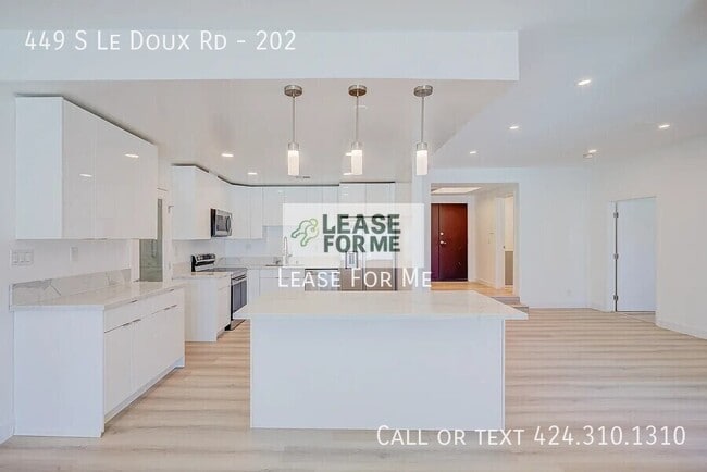 449 Le Doux Rd in Los Angeles, CA - Building Photo - Building Photo