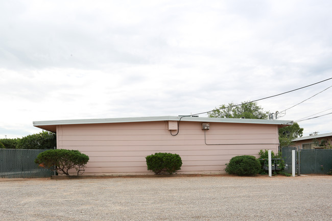 4146 E Bellevue St in Tucson, AZ - Foto de edificio - Building Photo