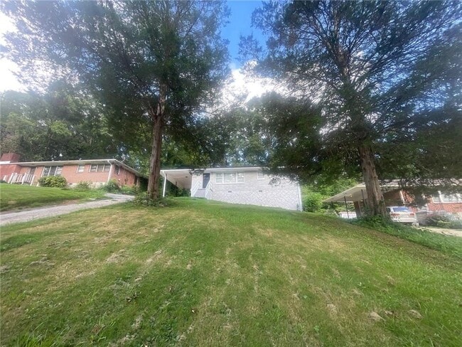 4555 Hillpine Rd