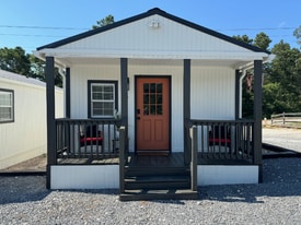 210 H Pickens Rd in Onalaska, TX - Building Photo